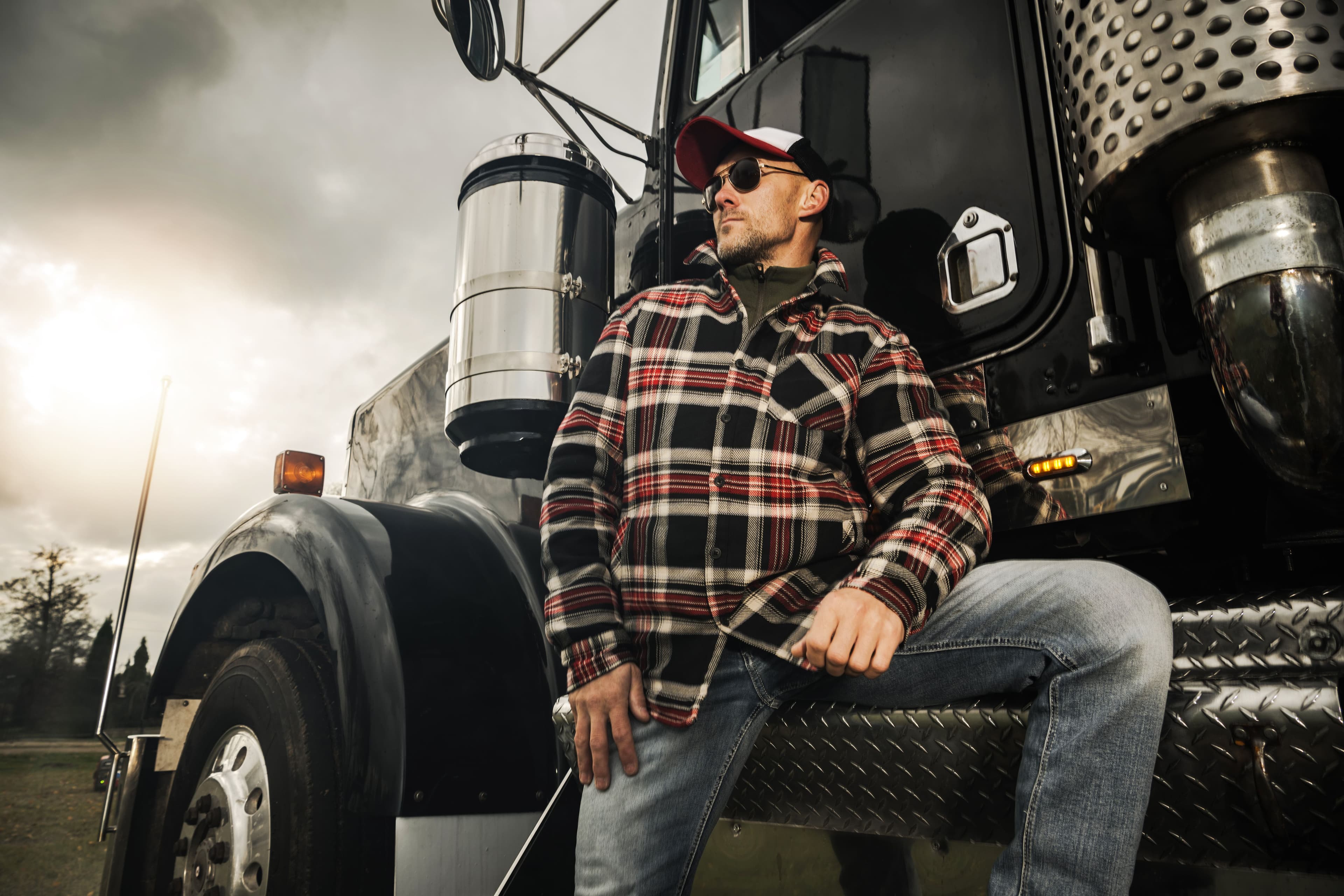 Semi Truck GPS Tracking: Maximize Efficiency & Safety